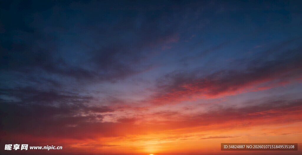 绚丽晚霞中的绝美日落