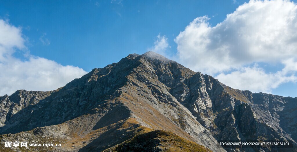 壮丽巍峨的高山景观