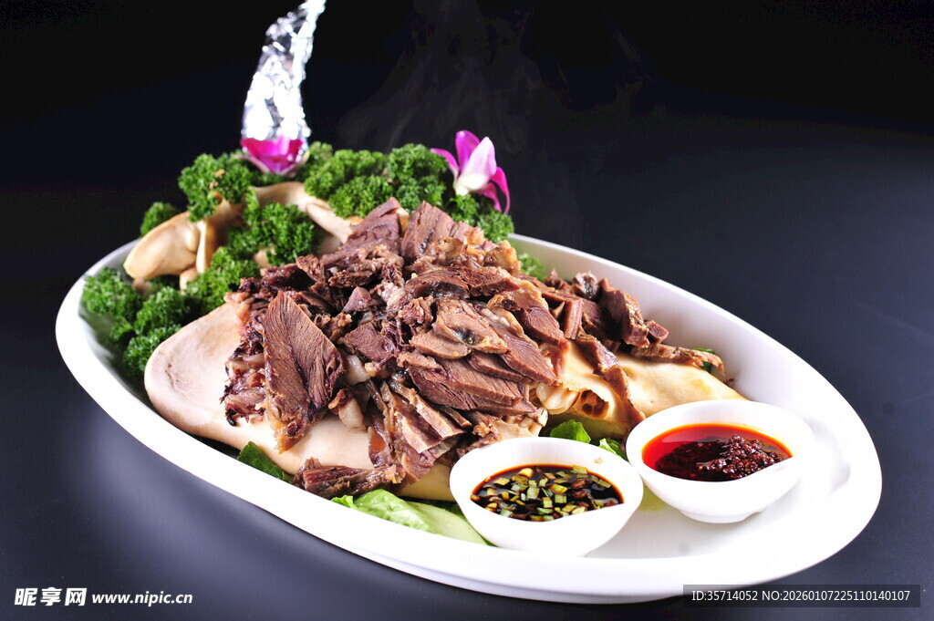 美味手撕羊头拼盘