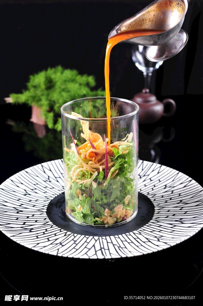 创意沙拉浇汁瞬间