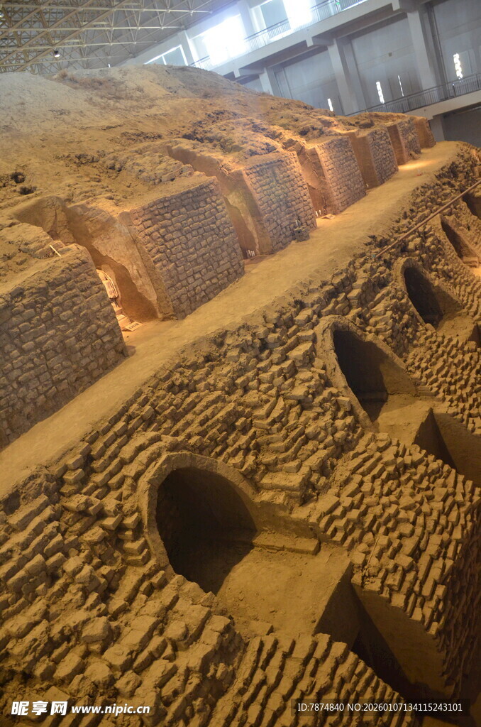 古代遗址中的神秘土坑遗迹