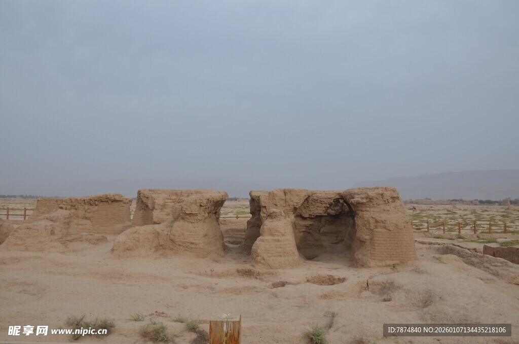 沙漠中的古老遗迹