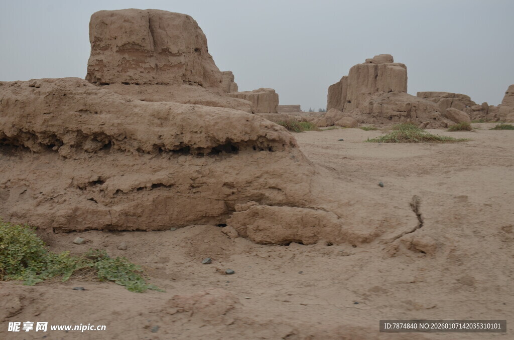 沙漠中的古老遗迹