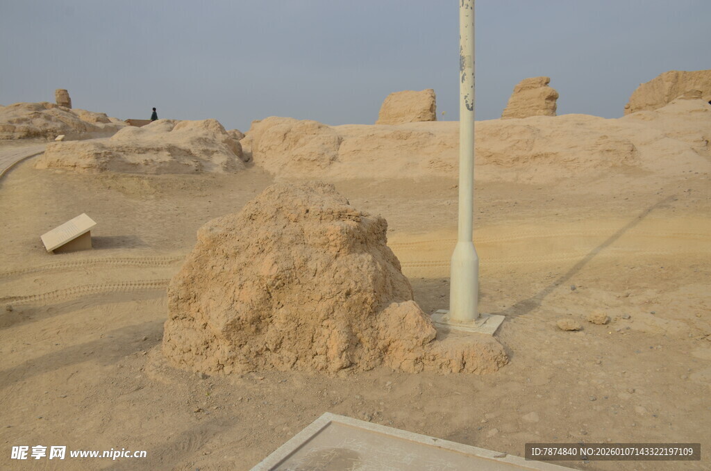 沙漠中的古老遗迹