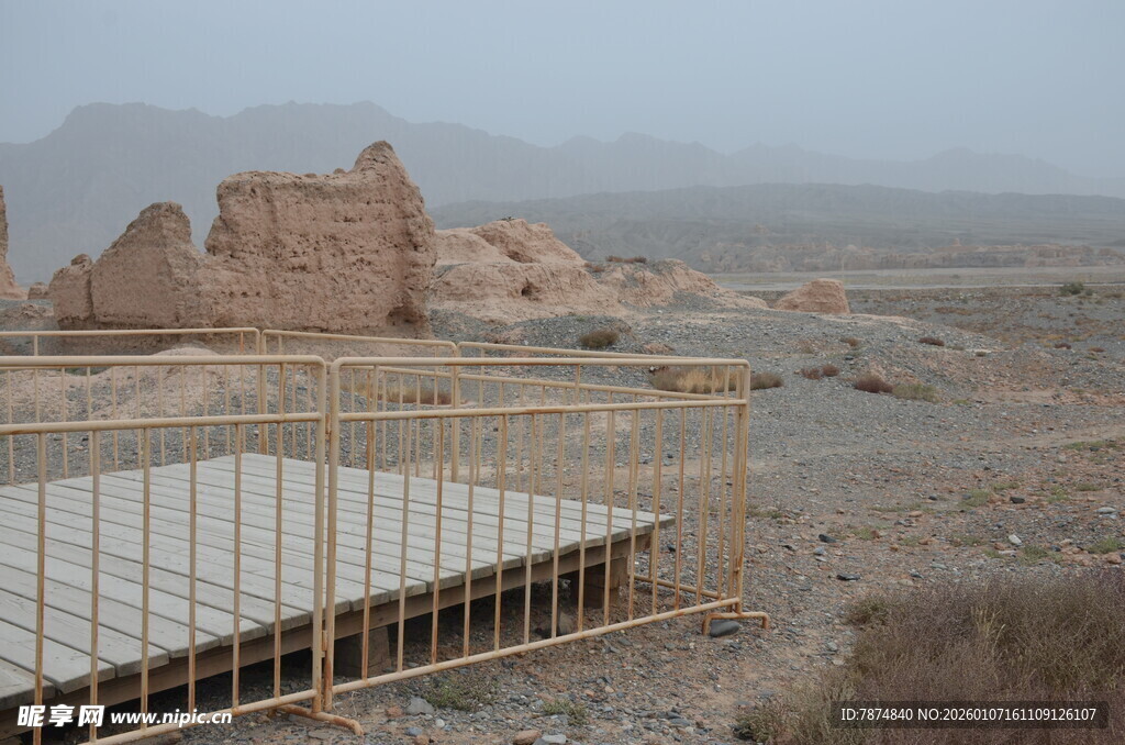 沙漠中的古老遗迹