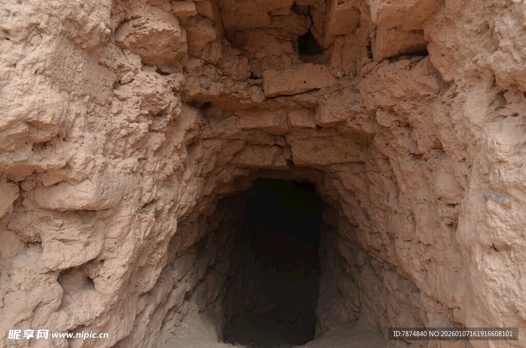 古老洞穴入口