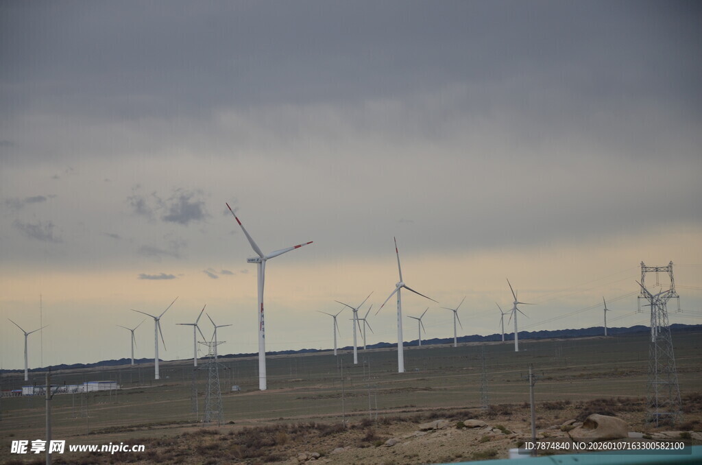 草原上的风力发电机组
