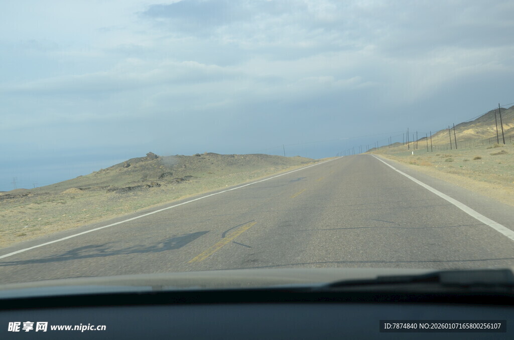 公路前方风景