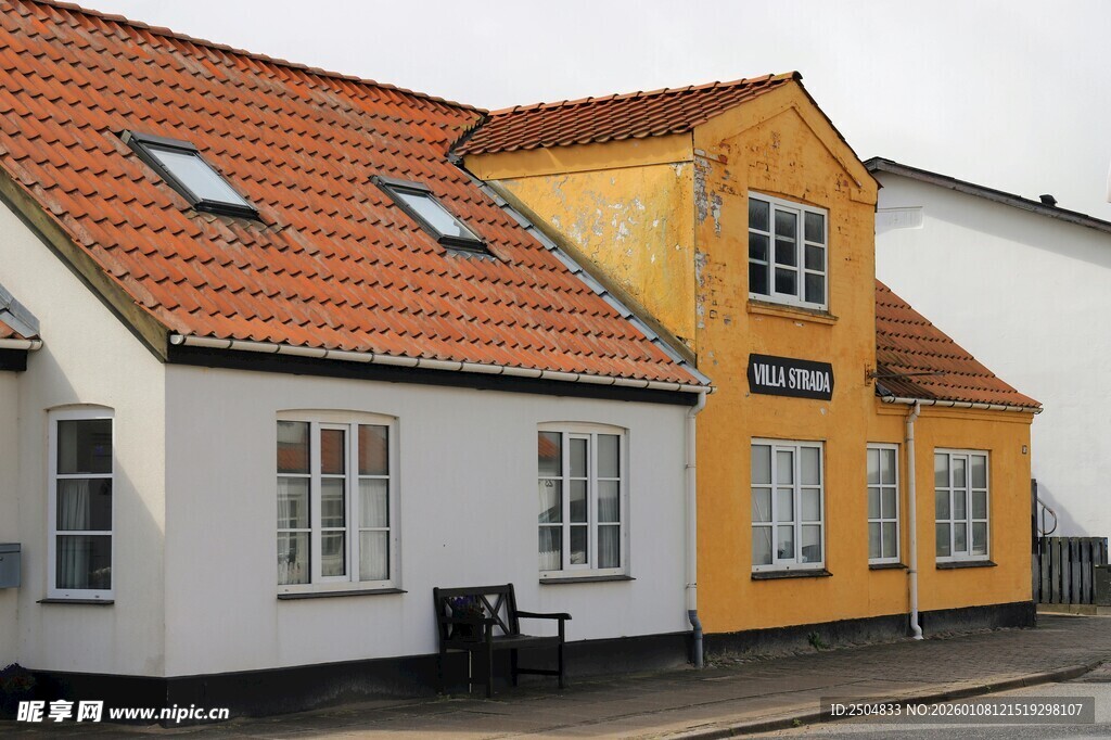 北欧风格彩色小屋外观