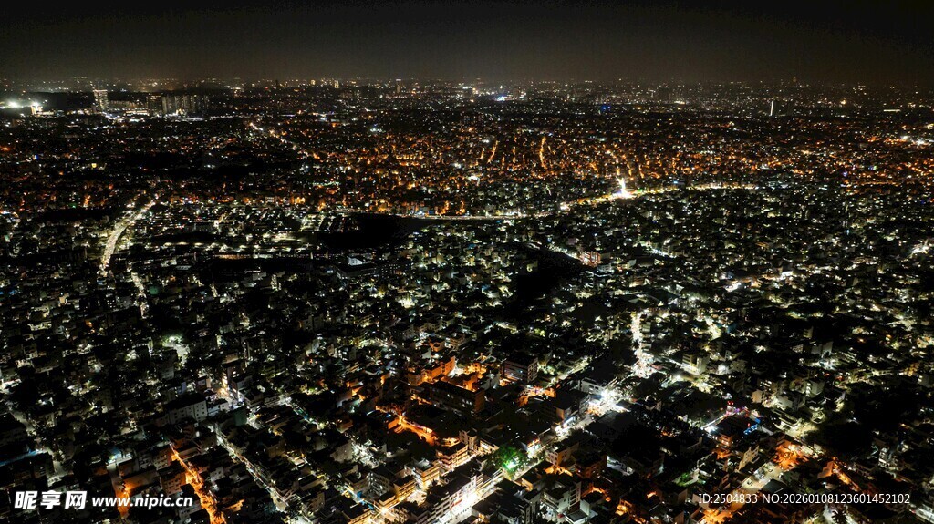 城市璀璨夜景俯瞰图