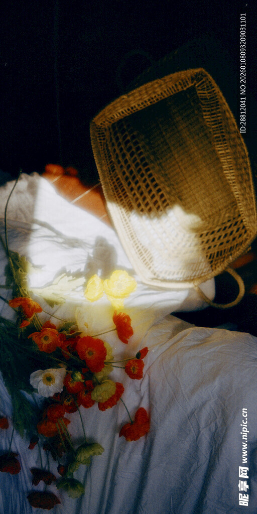 复古风静物花与编织器物