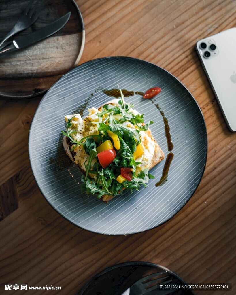 美味摆盘的特色蔬菜炒蛋