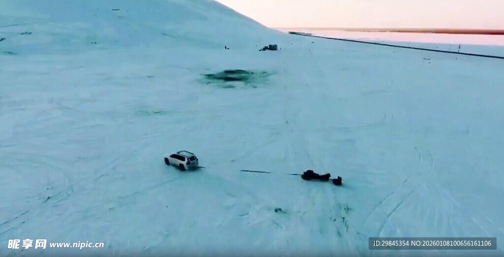 雪地上的清晰脚印