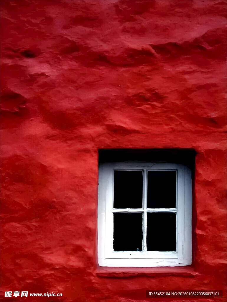 红墙白窗