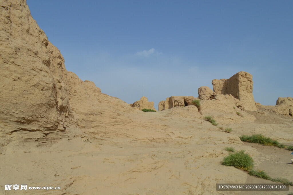 沙漠中的古老遗迹