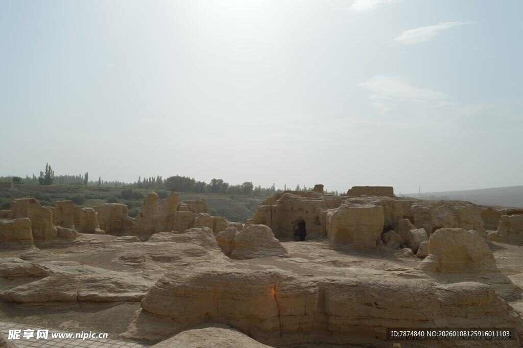 沙漠中的古老遗迹