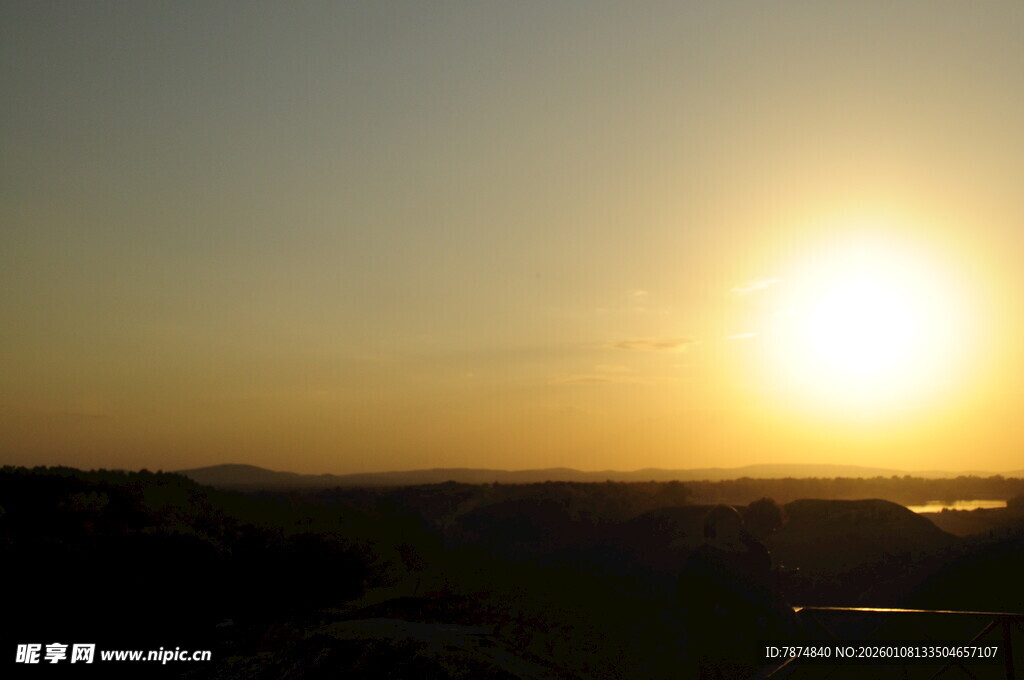 日落时分的美丽天际线