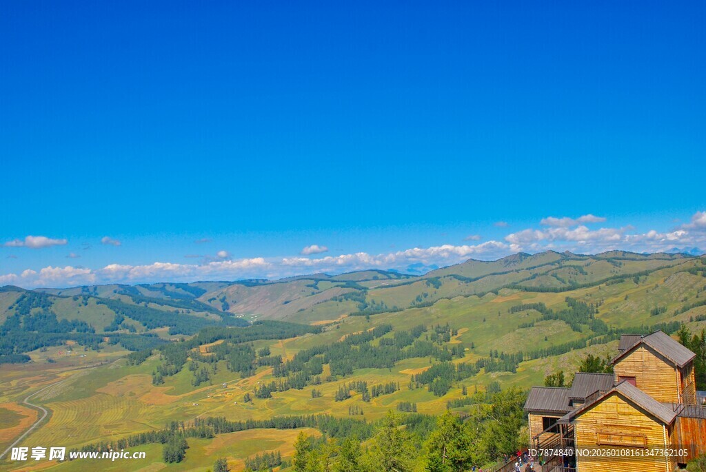 山间小屋与壮丽风景
