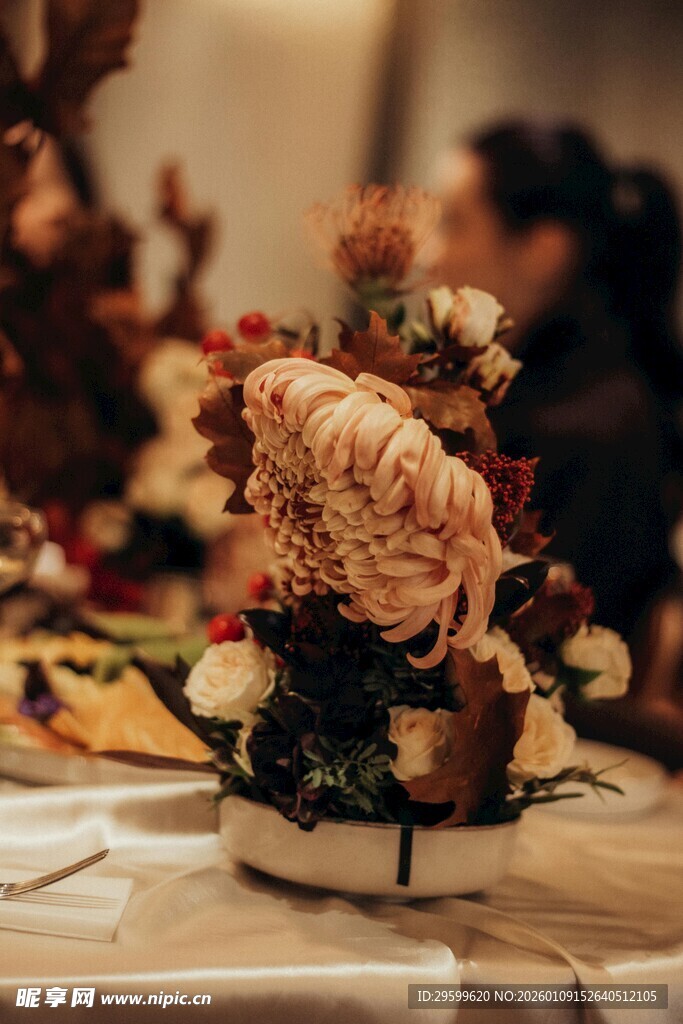 精致餐桌花卉装饰摆件