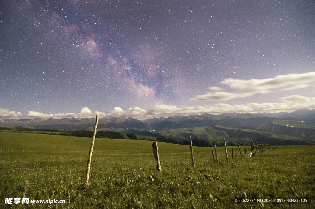 草原星空下的静谧景象