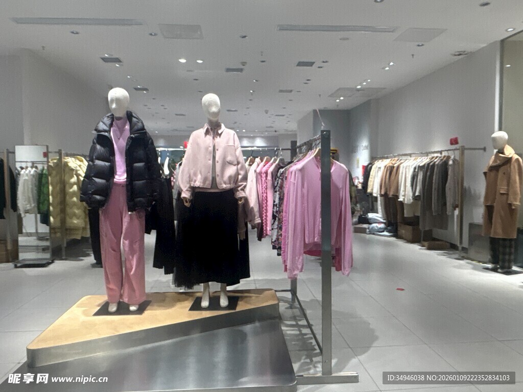 时尚服装店的陈列展示