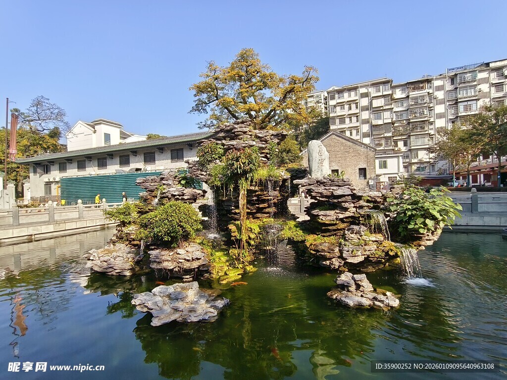 中式园林池塘假山景观