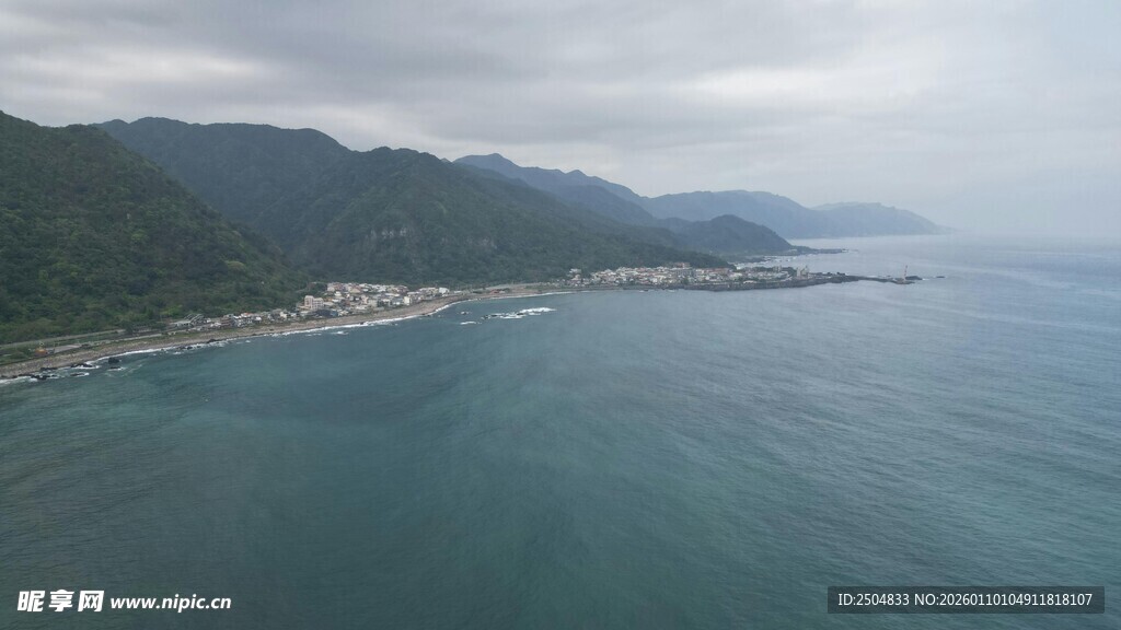 俯瞰山海相连美丽景致