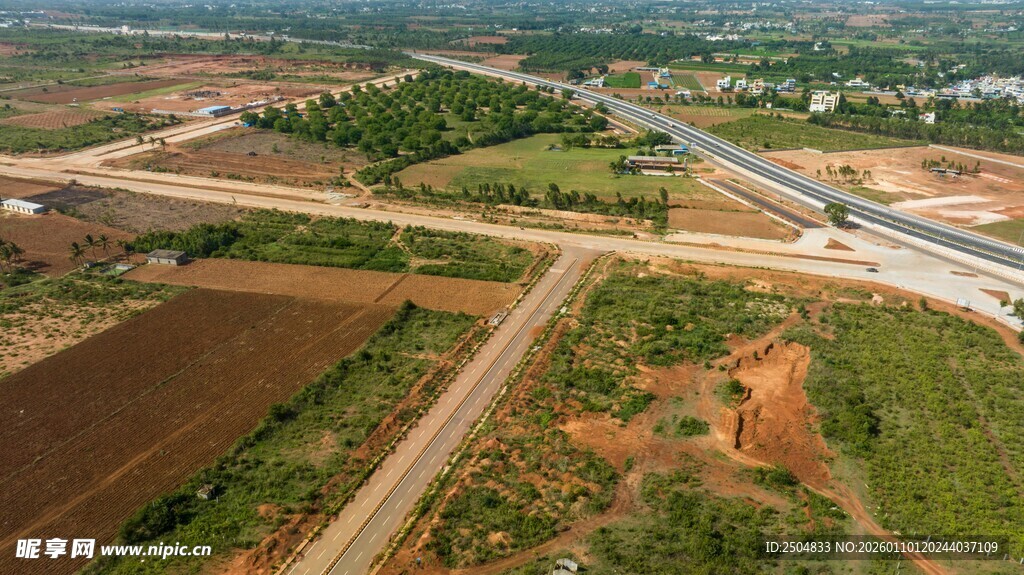 乡村公路航拍景象