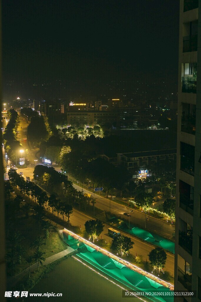 城市璀璨夜景俯瞰图