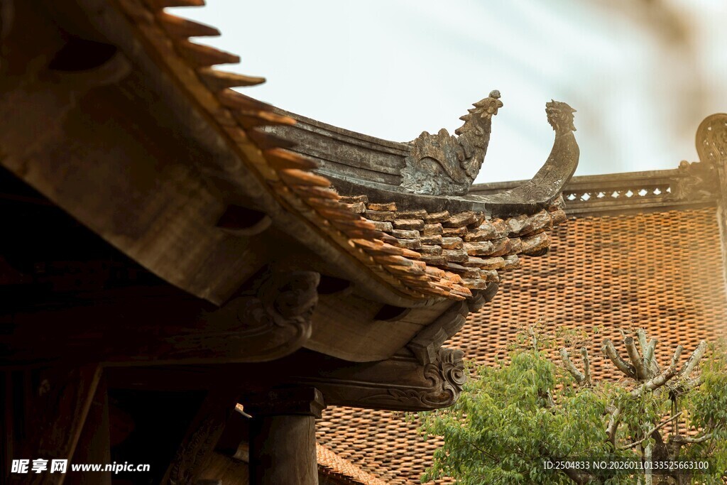 中式古建筑屋檐一角