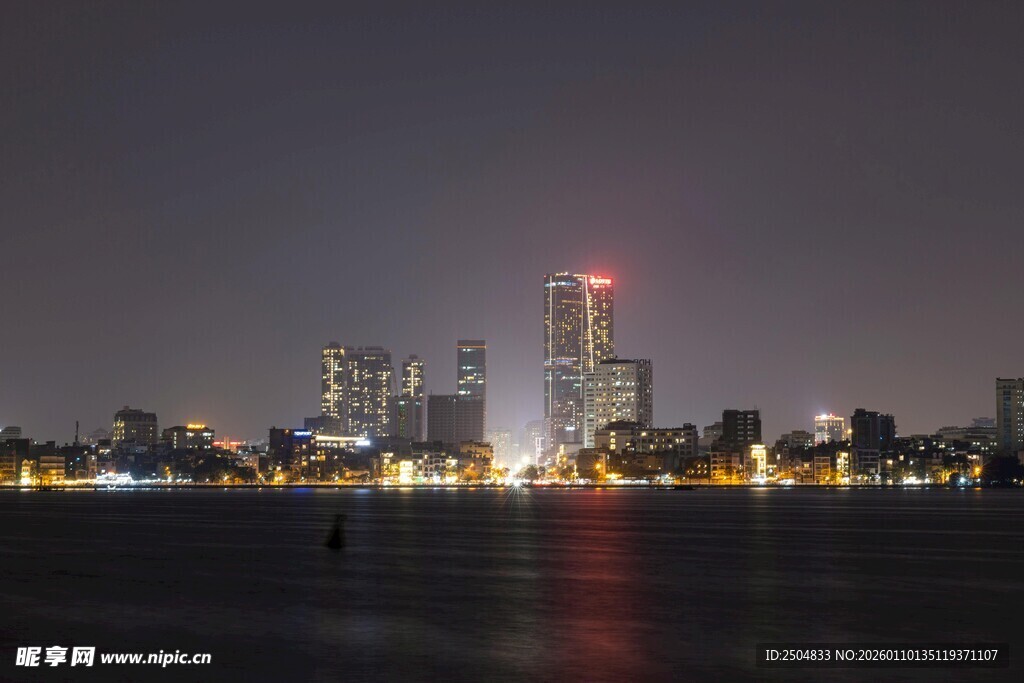 城市夜景 璀璨灯火映江面