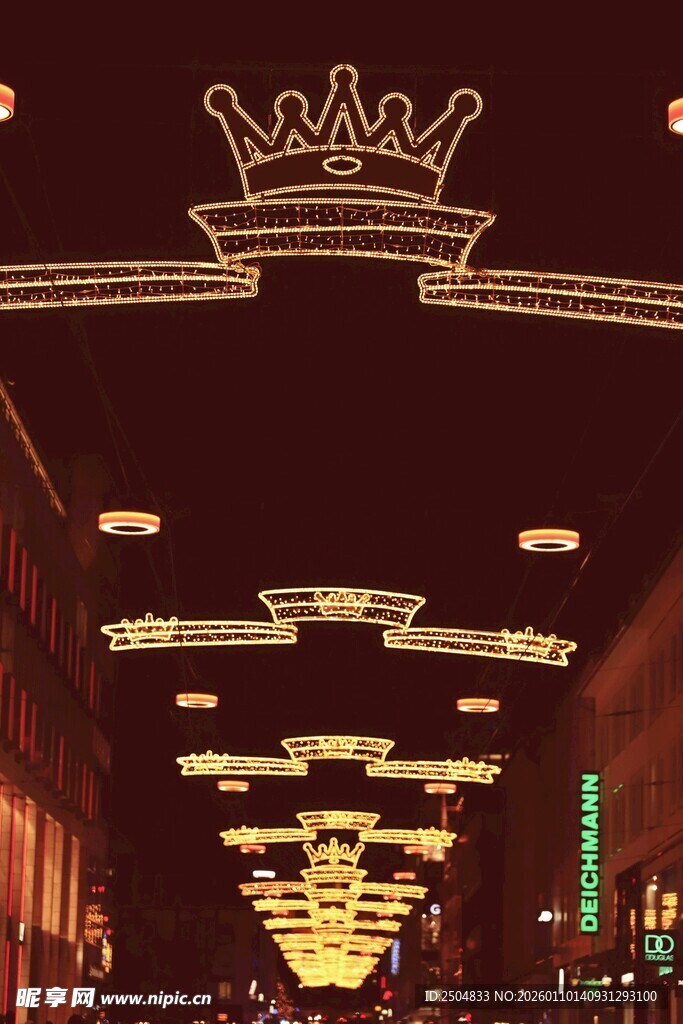 璀璨街道灯光装饰夜景