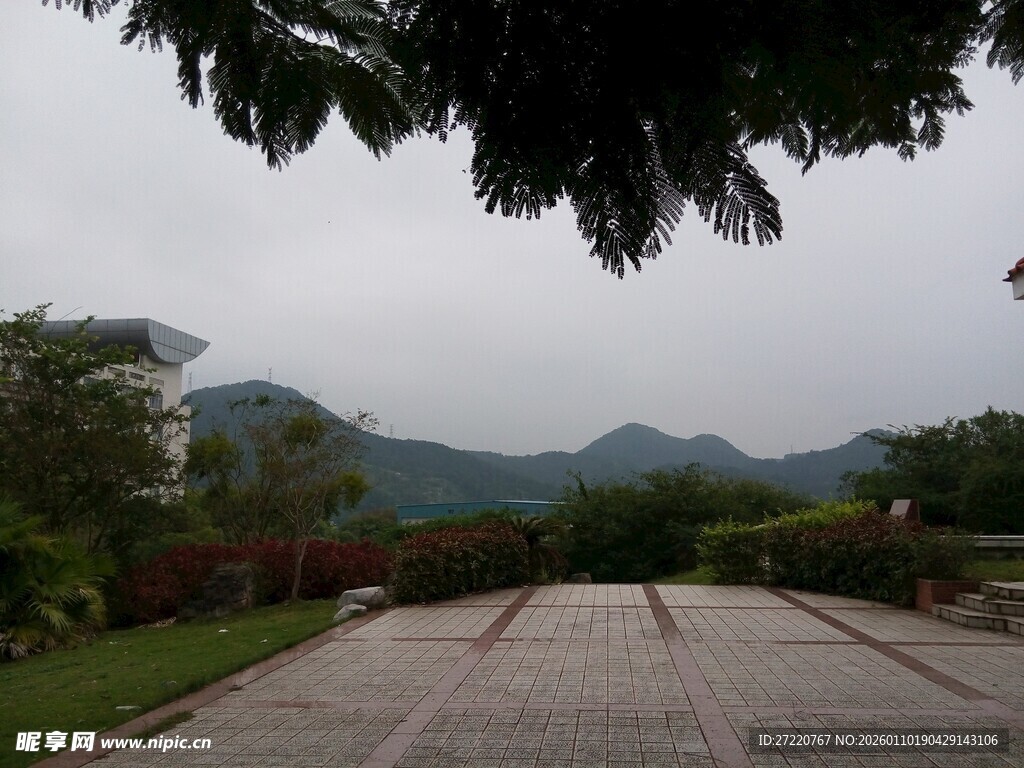 山间开阔庭院景观