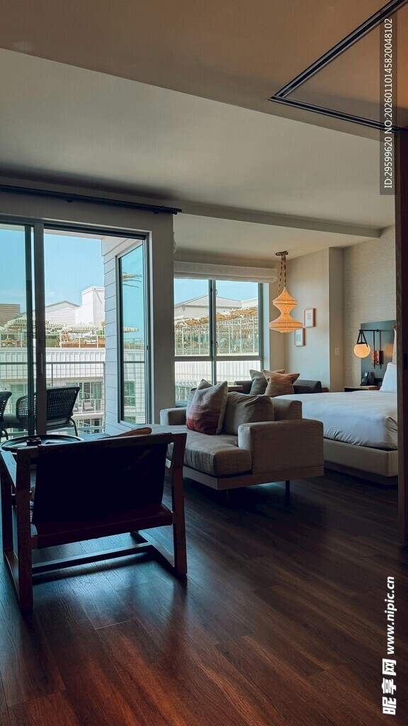 现代风格宽敞明亮的卧室