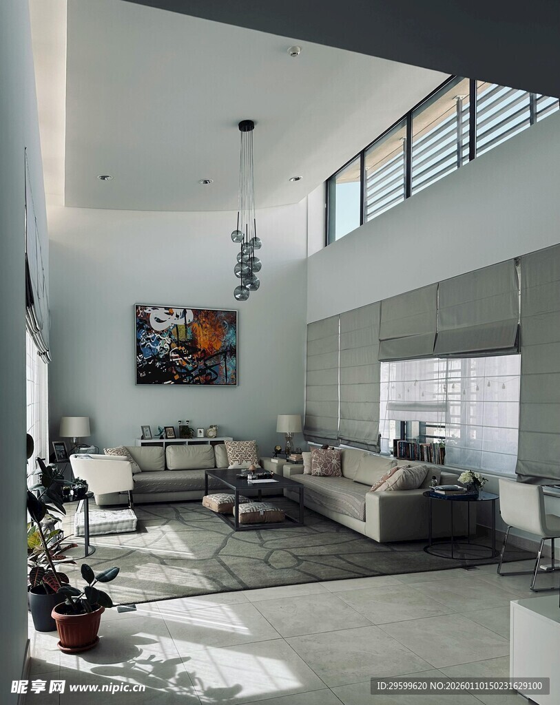 现代简约风格的宽敞客厅