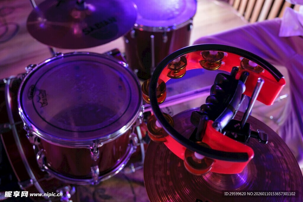 舞台上的专业爵士鼓设备