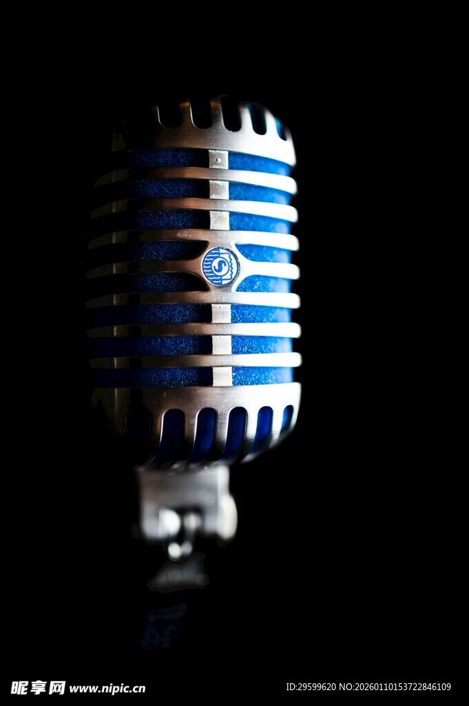 复古金属麦克风特写