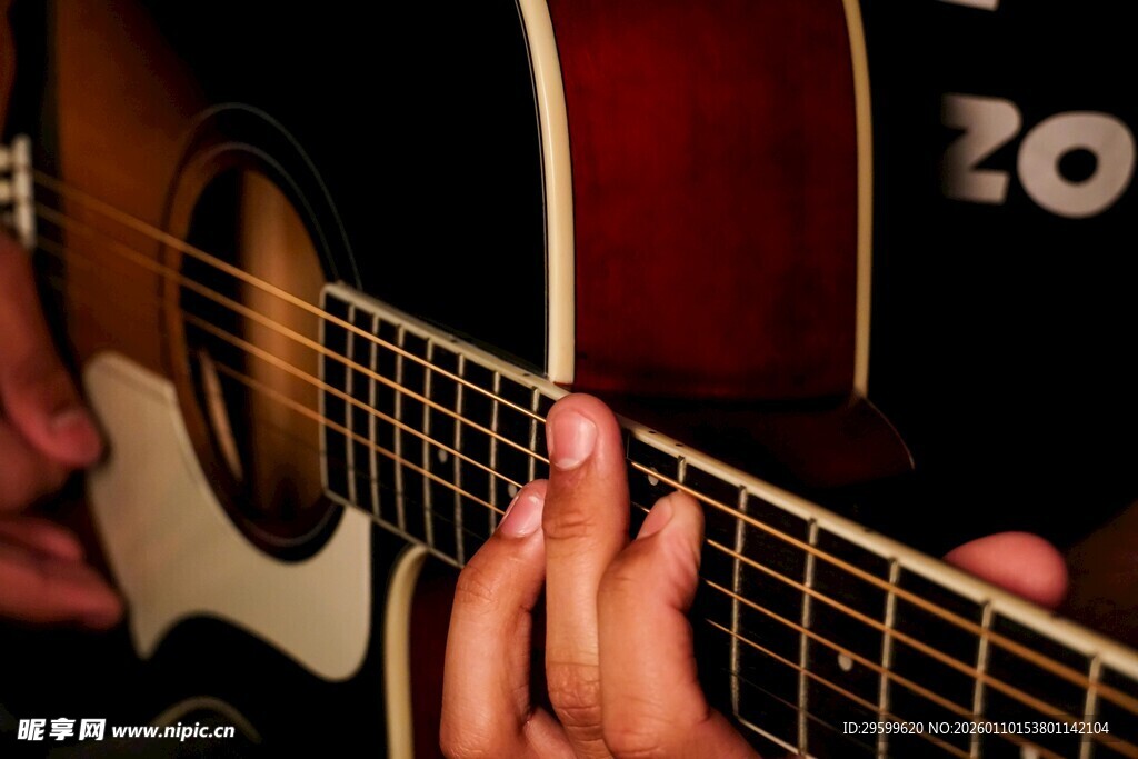 手弹吉他特写