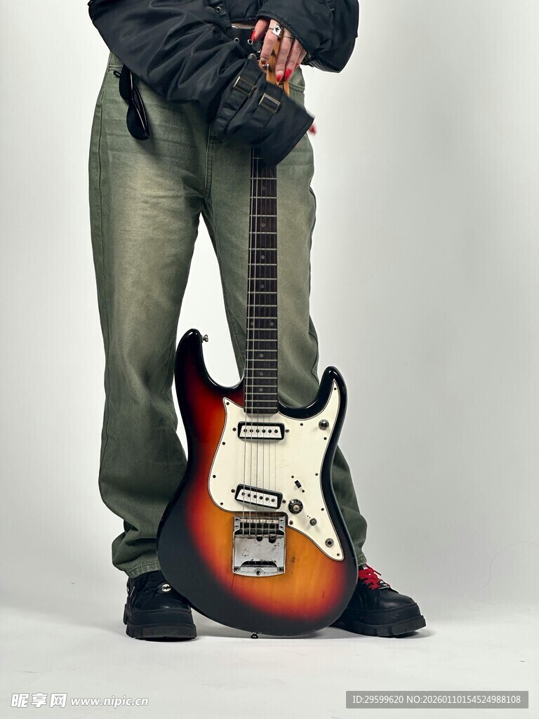 持电吉他的酷炫音乐人