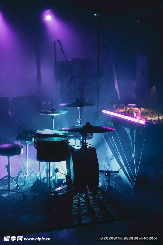 梦幻灯光下的电子音乐舞台