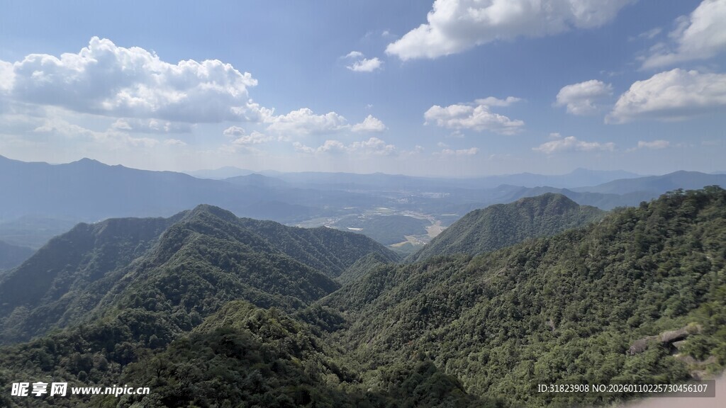 山峦云海壮丽风光