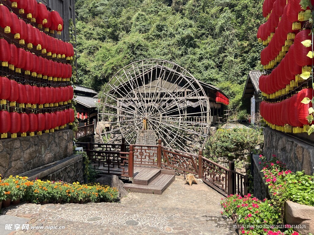 大觉山 景区中式拱门与喜庆装饰