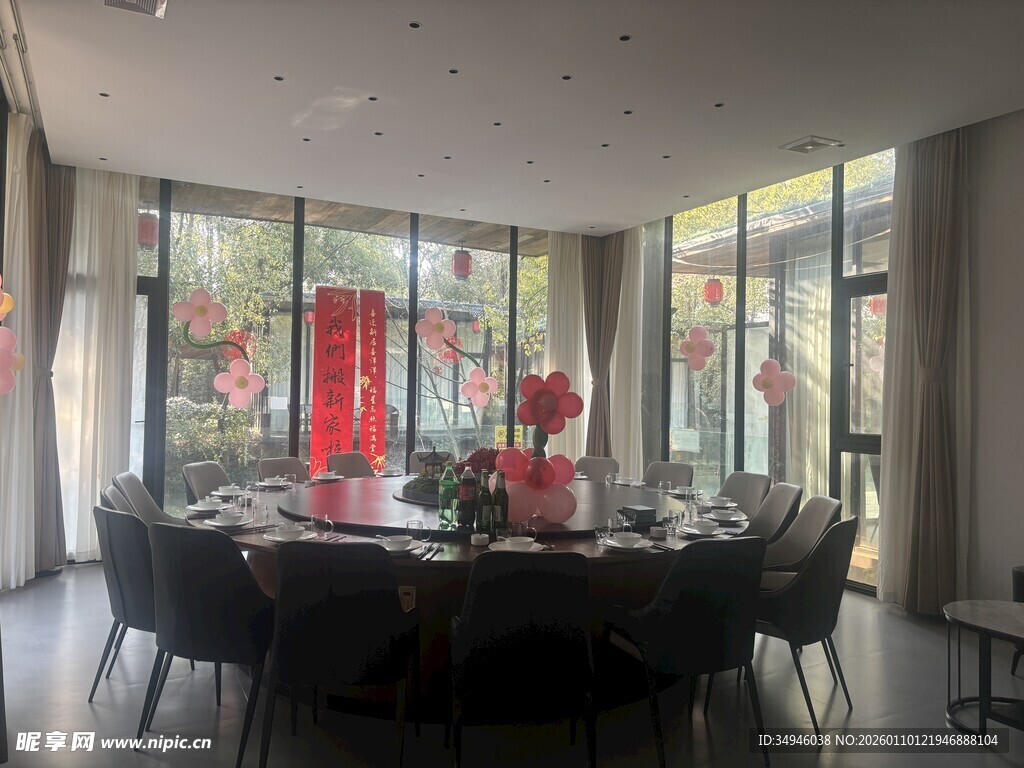 现代风格餐厅室内优雅场景