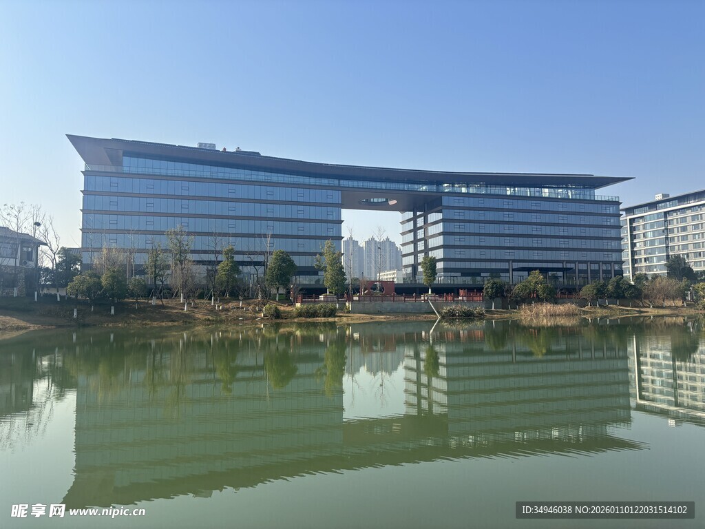 湖畔现代建筑景观