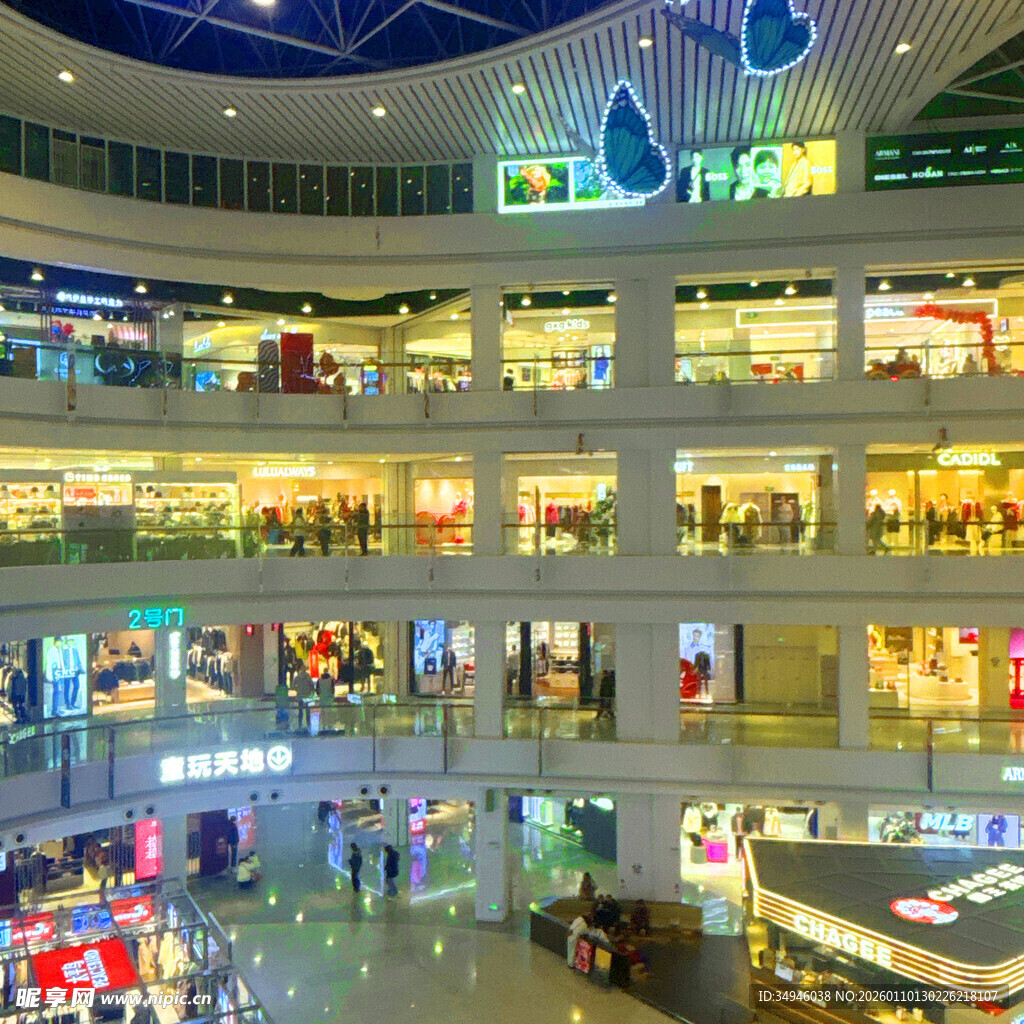 繁华商场内部全景