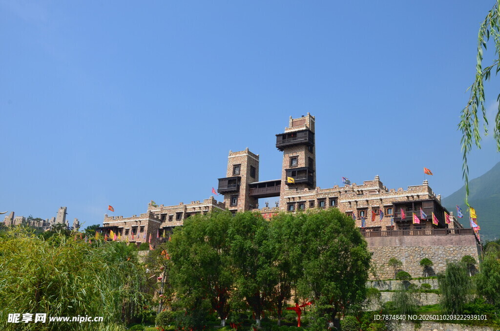 中式古建筑群 绿树环绕