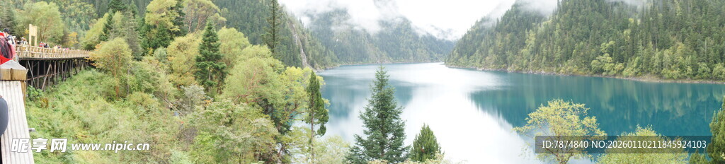 青山绿水间的秀丽湖景