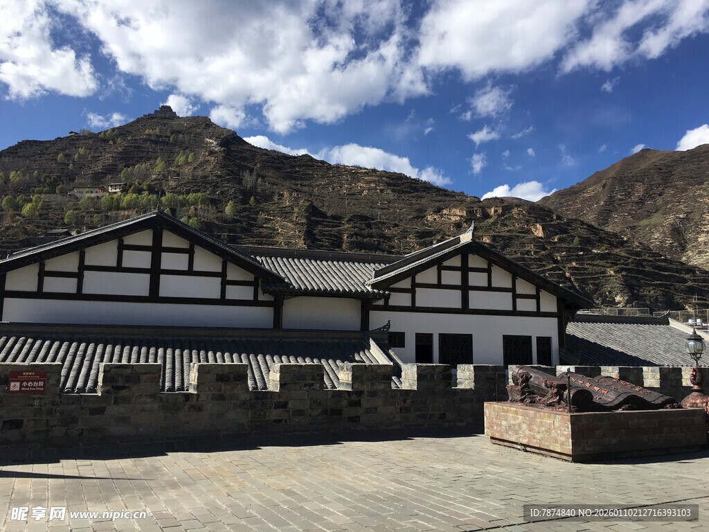 山间中式建筑景观