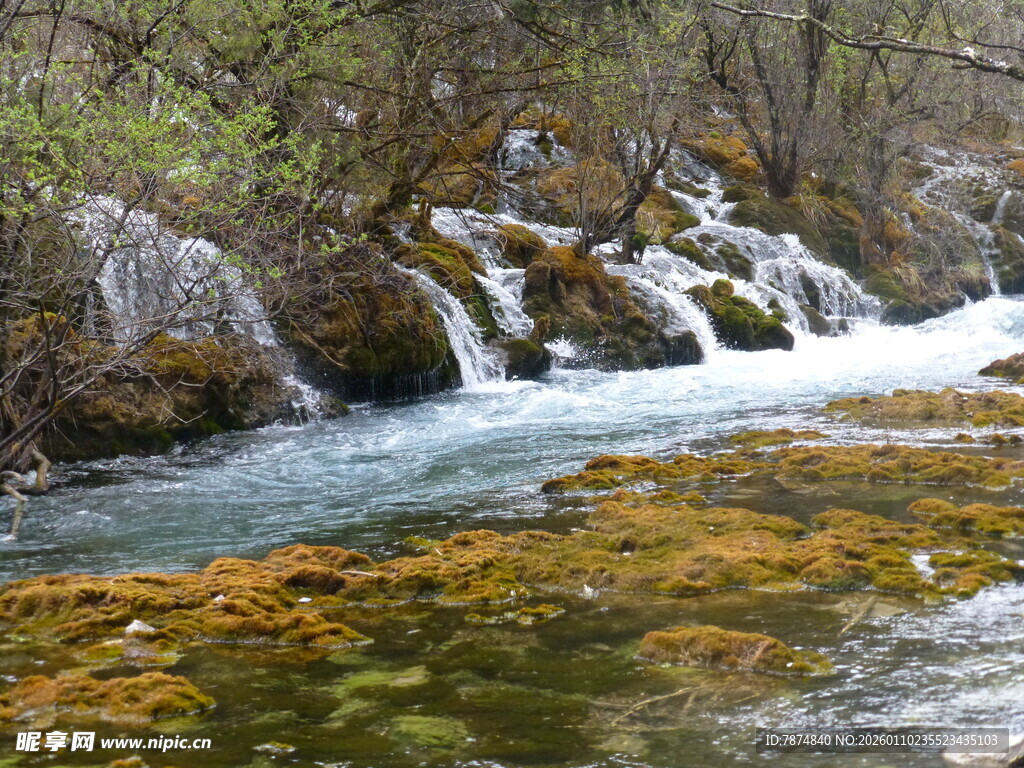 山间溪流瀑布美景