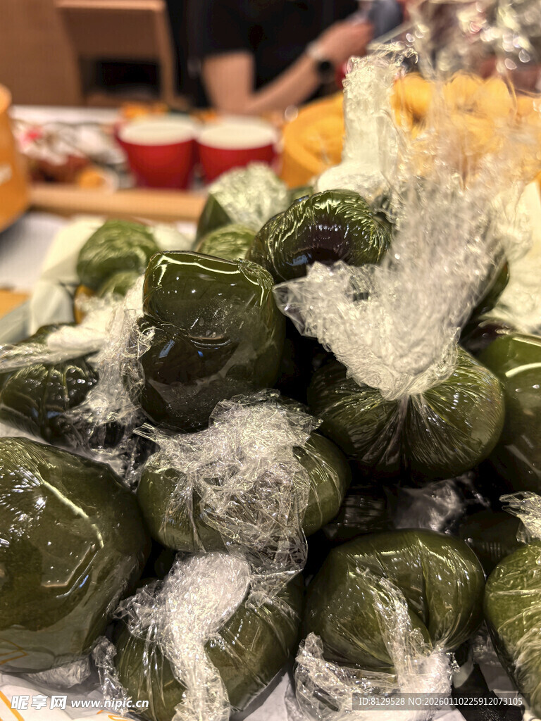 美味青团堆叠展示